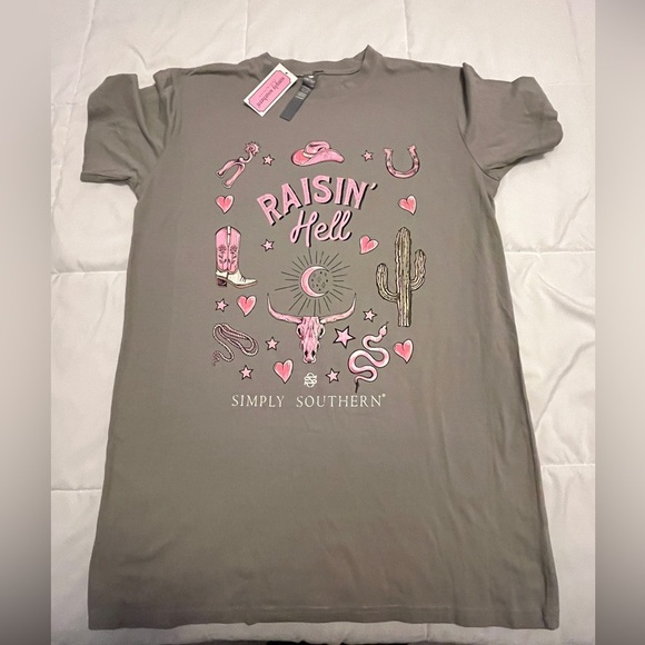 Simply Southern Tops - Simply Southern “Raisin’ Hell” Gray Tee. Size Large